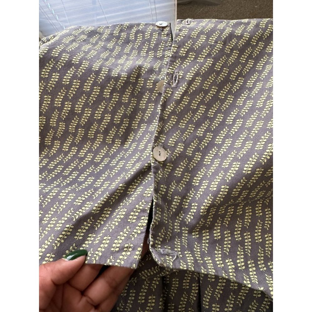 PINTUCK WOMANS DRESS SIZE MEDIUM | B2 - Picture 6 of 8